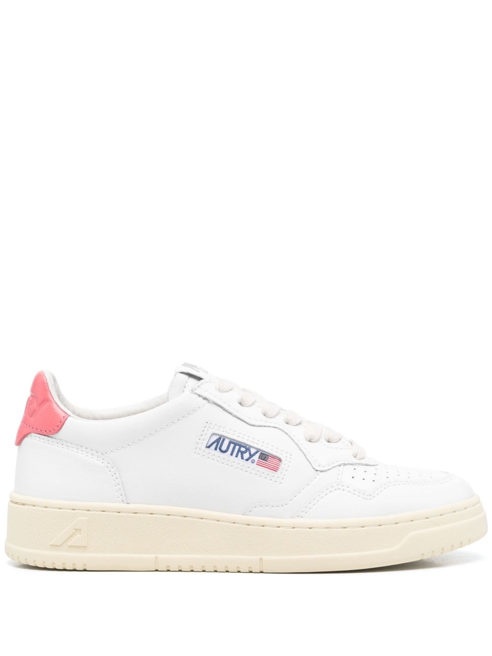 Shop Autry Sneakers Medalist In ホワイト