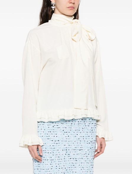 N° 21 - Blusa con fiocco